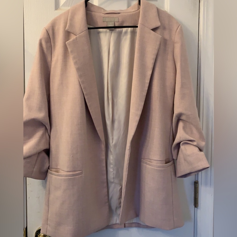 Large H&M Light Pink Blazer. In Great Condition. Only Worn A Few Times!